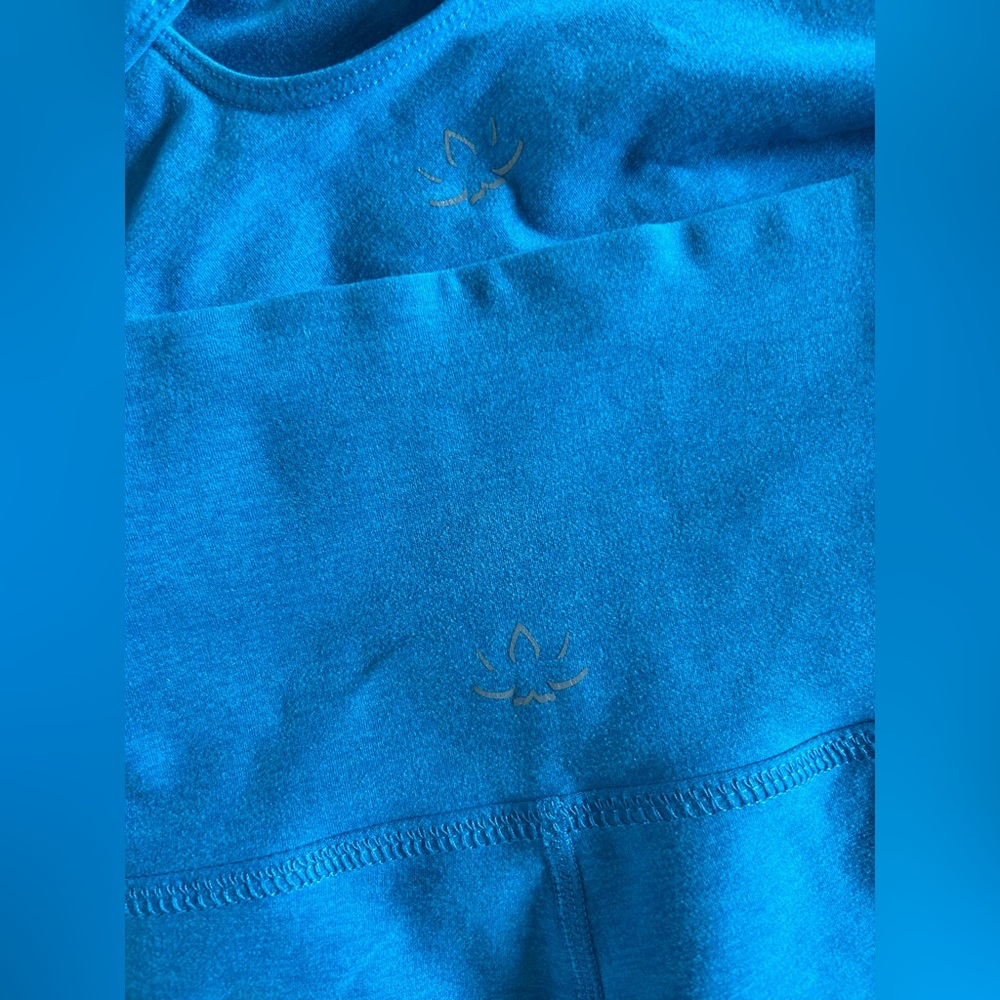 Beyond Yoga Surfer Blue SpaceDye Short and Slim Racer Back Tank Medium - Picture 6 of 7